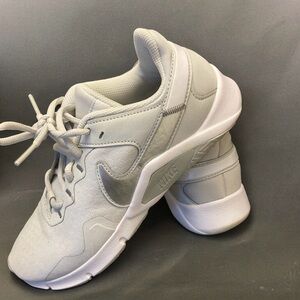 Nike women’s sneakers